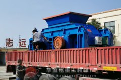 兩臺(tái)1510大型液壓對(duì)輥破碎機(jī)一起發(fā)往安徽宣城 